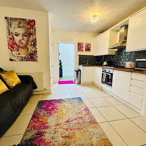 Holiday home Townhouse: Modern With Private Patio, Brighton